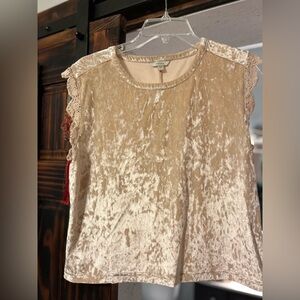 Guess Cream Ruffled Sleeveless Blouse